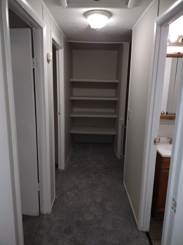 1085 Catskill Dr - Photo 7 of 8