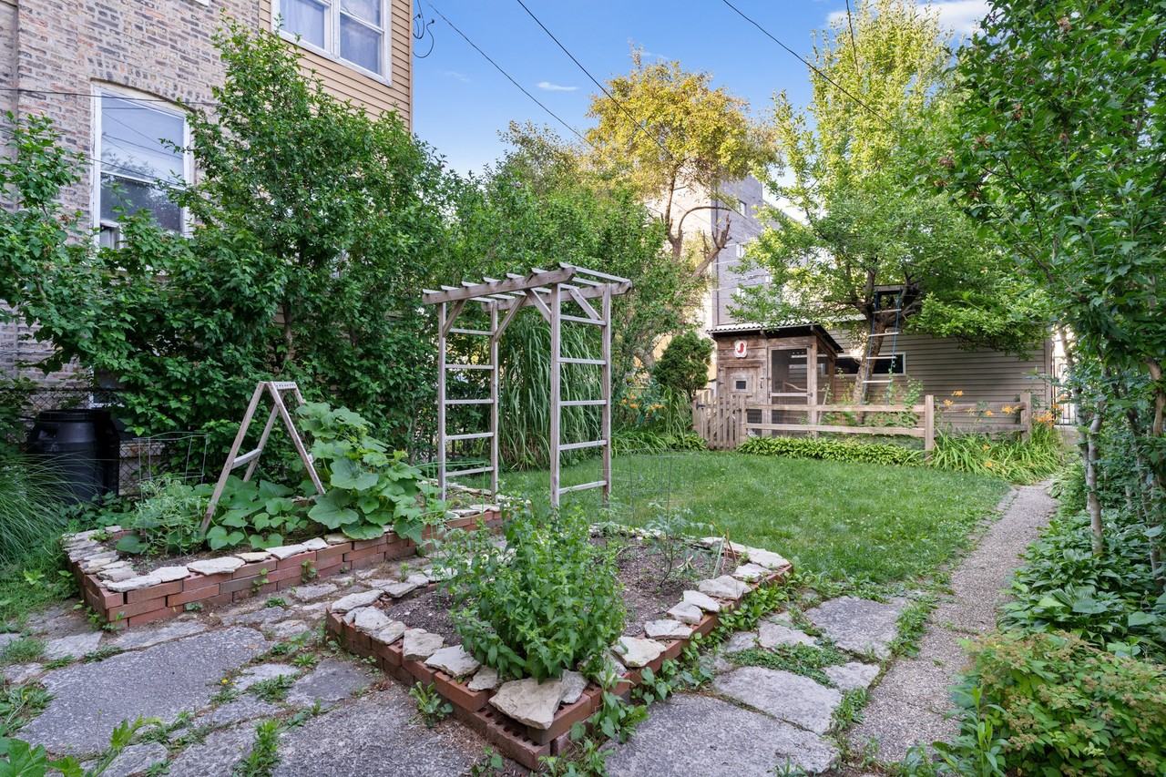 1931 N Richmond St #1 - Photo 5 of 20