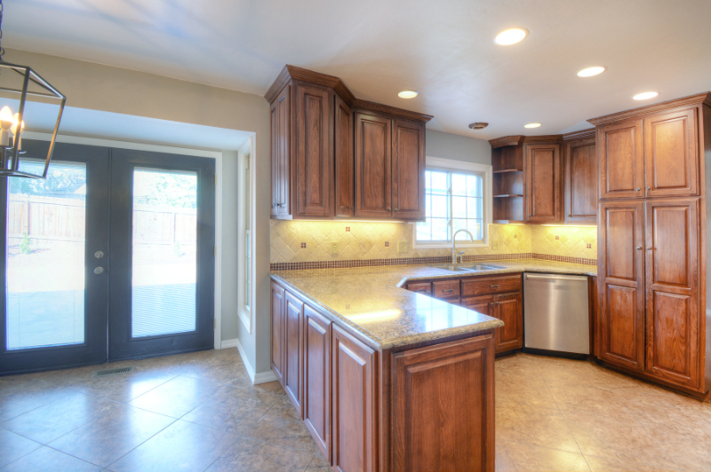 6423 Dillon Cir - Photo 3 of 16
