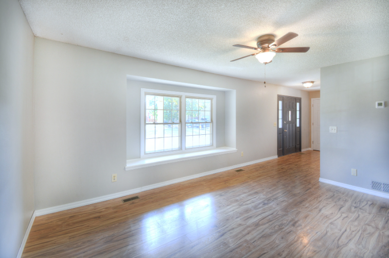 6423 Dillon Cir - Photo 5 of 16
