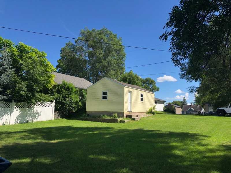 515 W Bancroft Ave - Photo 2 of 9