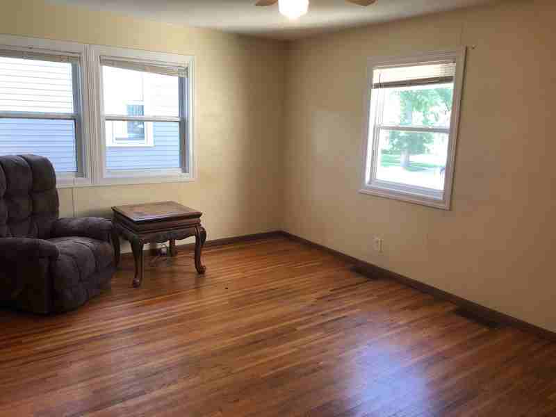 515 W Bancroft Ave - Photo 5 of 9