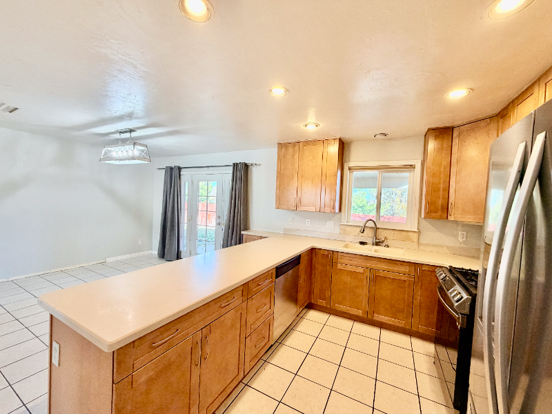 4401 N Lone Cactus Dr - Photo 4 of 15