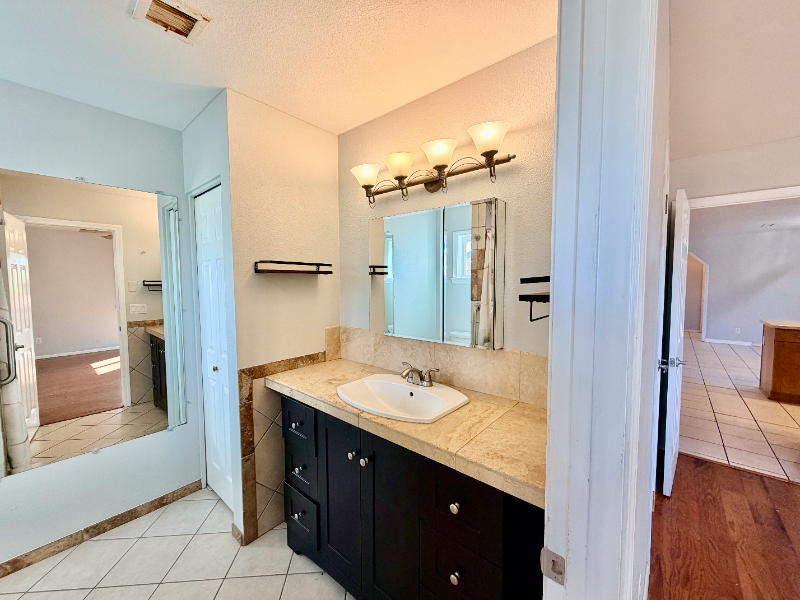 4401 N Lone Cactus Dr - Photo 7 of 15