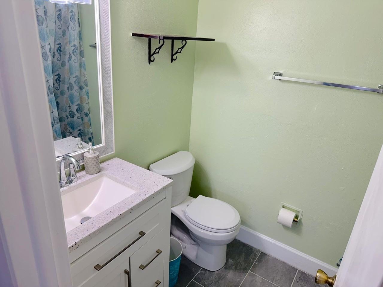 127 Hidden Lake Dr - Photo 5 of 17
