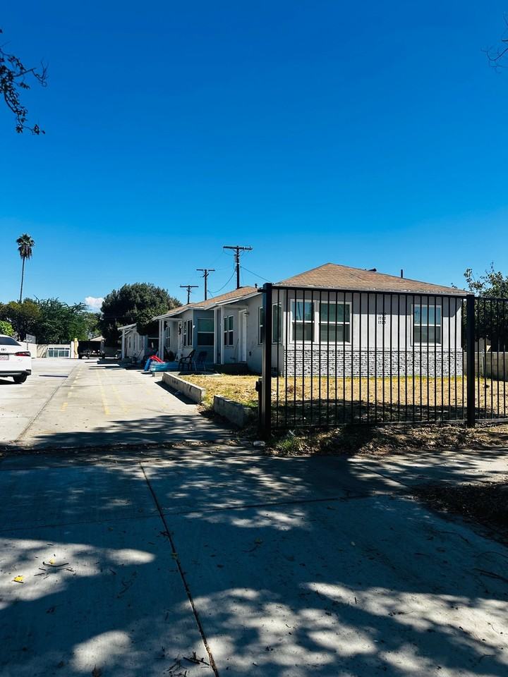 1705 N Sierra Way - Photo 6 of 11