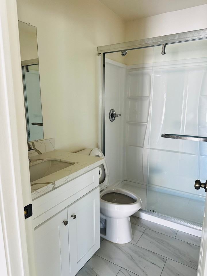 1705 N Sierra Way - Photo 7 of 11