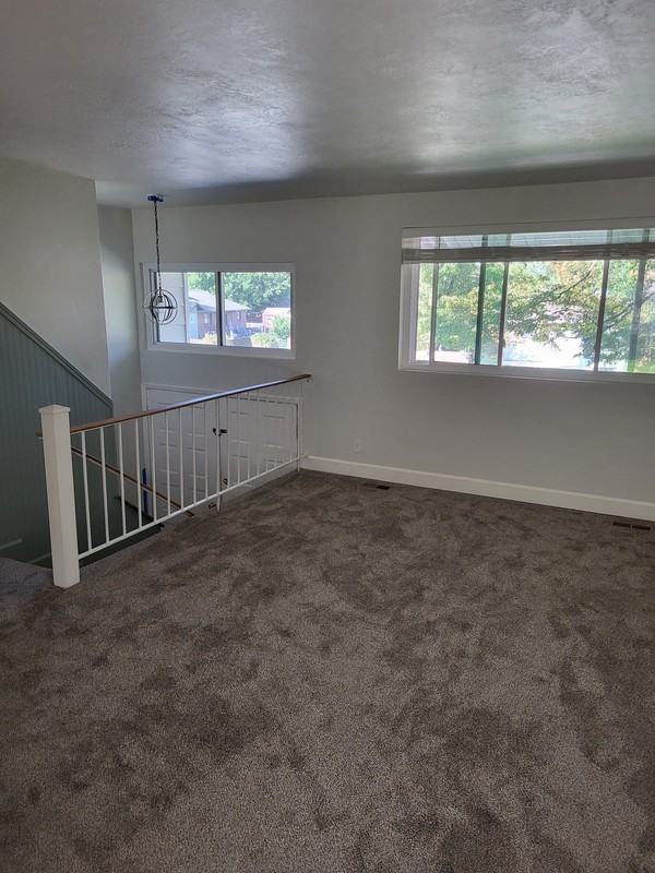1404 E Stanley Dr - Photo 2 of 12