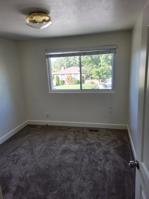 1404 E Stanley Dr - Photo 4 of 12