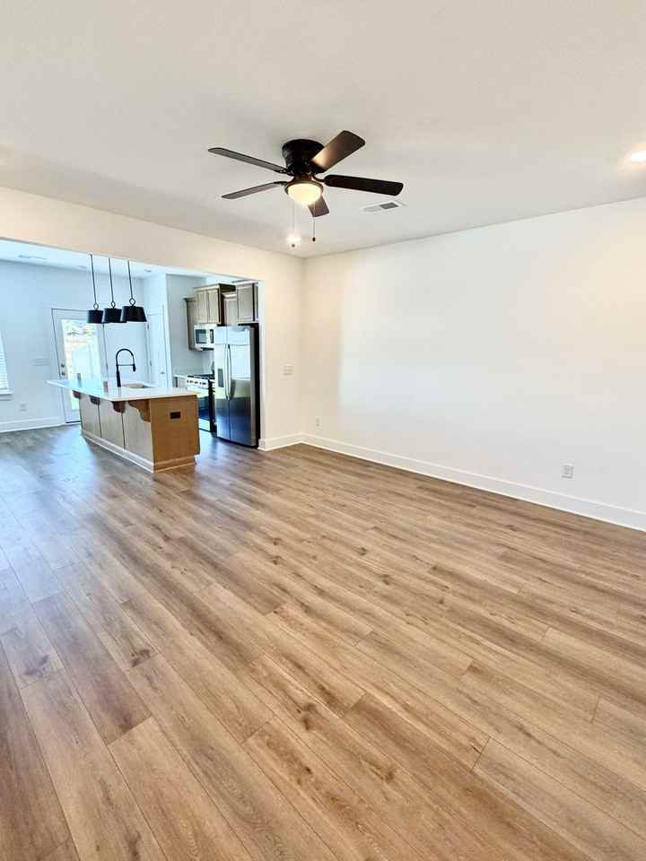 243 Cali Way - Photo 3 of 21
