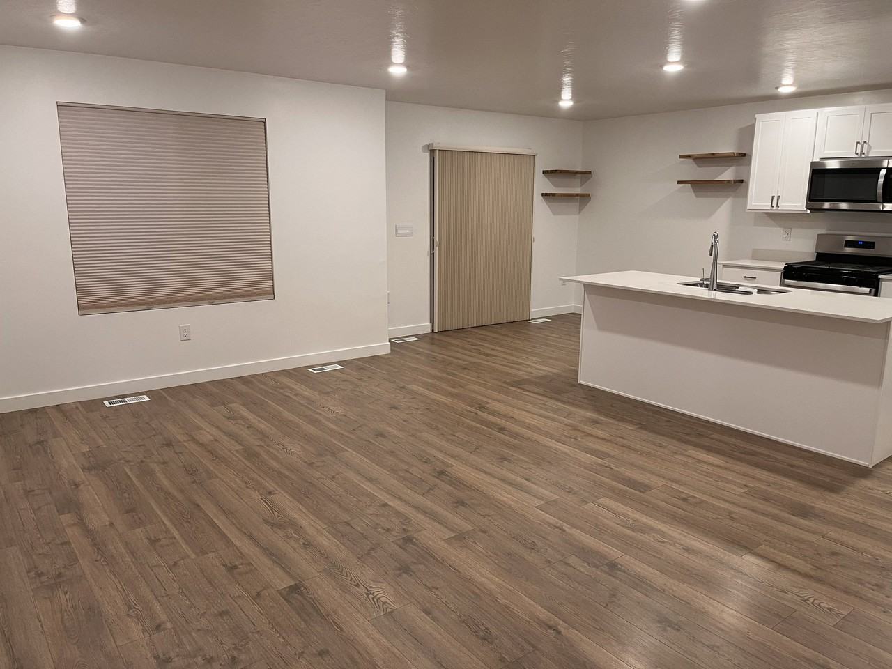 1022 W Broadleaf Dr - Photo 2 of 18