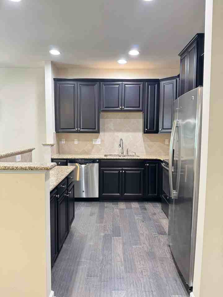 2455 Silverthorn Dr - Photo 2 of 20
