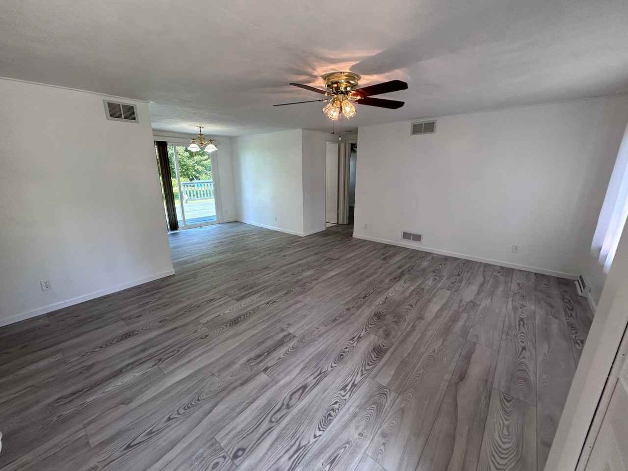 1127 Anderson Ave - Photo 7 of 12