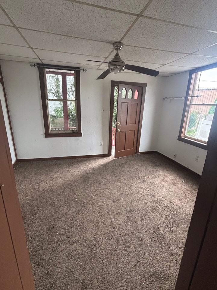 69 Dupont St - Photo 3 of 7