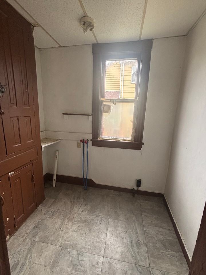 69 Dupont St - Photo 4 of 7