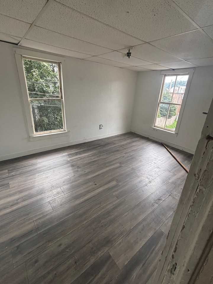 69 Dupont St - Photo 5 of 7