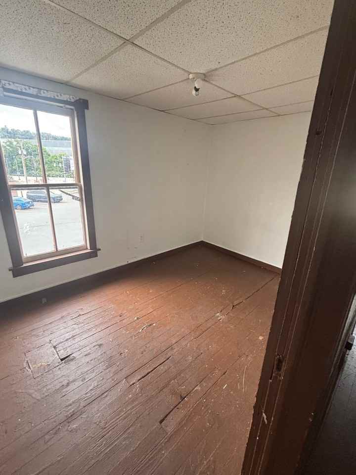 69 Dupont St - Photo 6 of 7