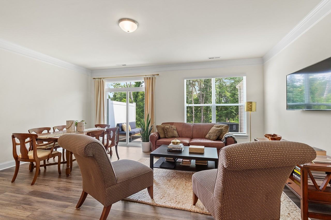 3950 Rothwood Ln - Photo 4 of 17
