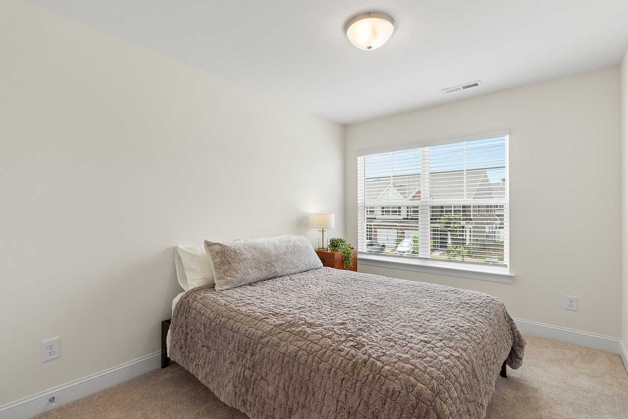 3950 Rothwood Ln - Photo 6 of 17