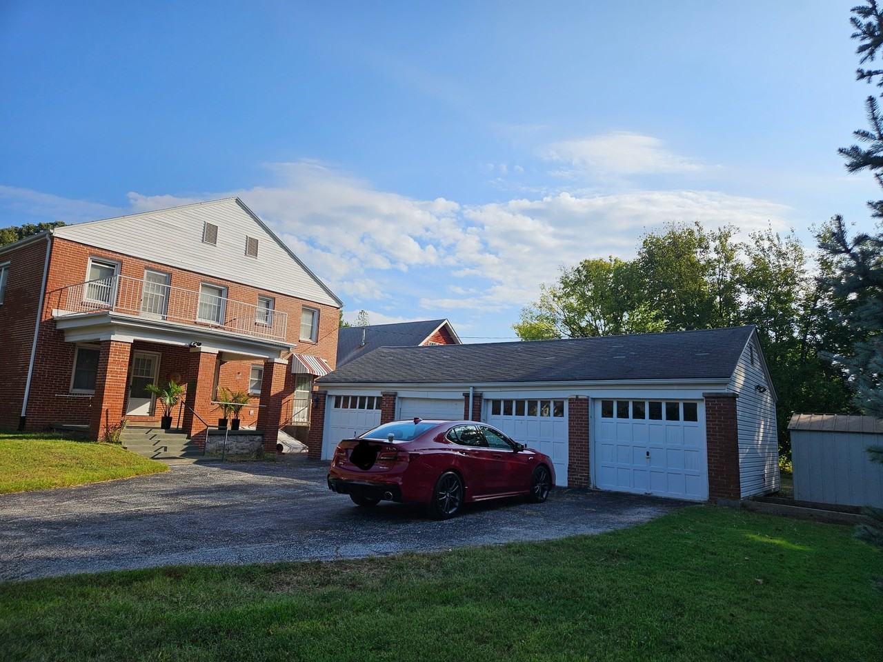1530 N Summit Ave - Photo 2 of 18