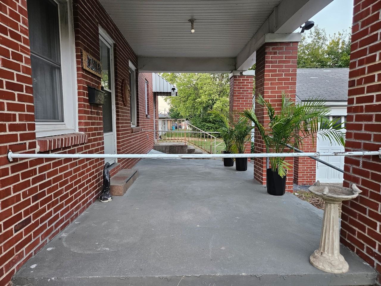 1530 N Summit Ave - Photo 5 of 18