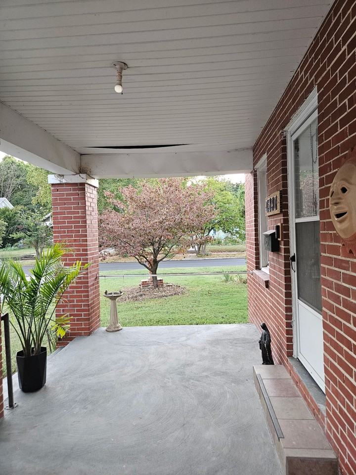 1530 N Summit Ave - Photo 7 of 18