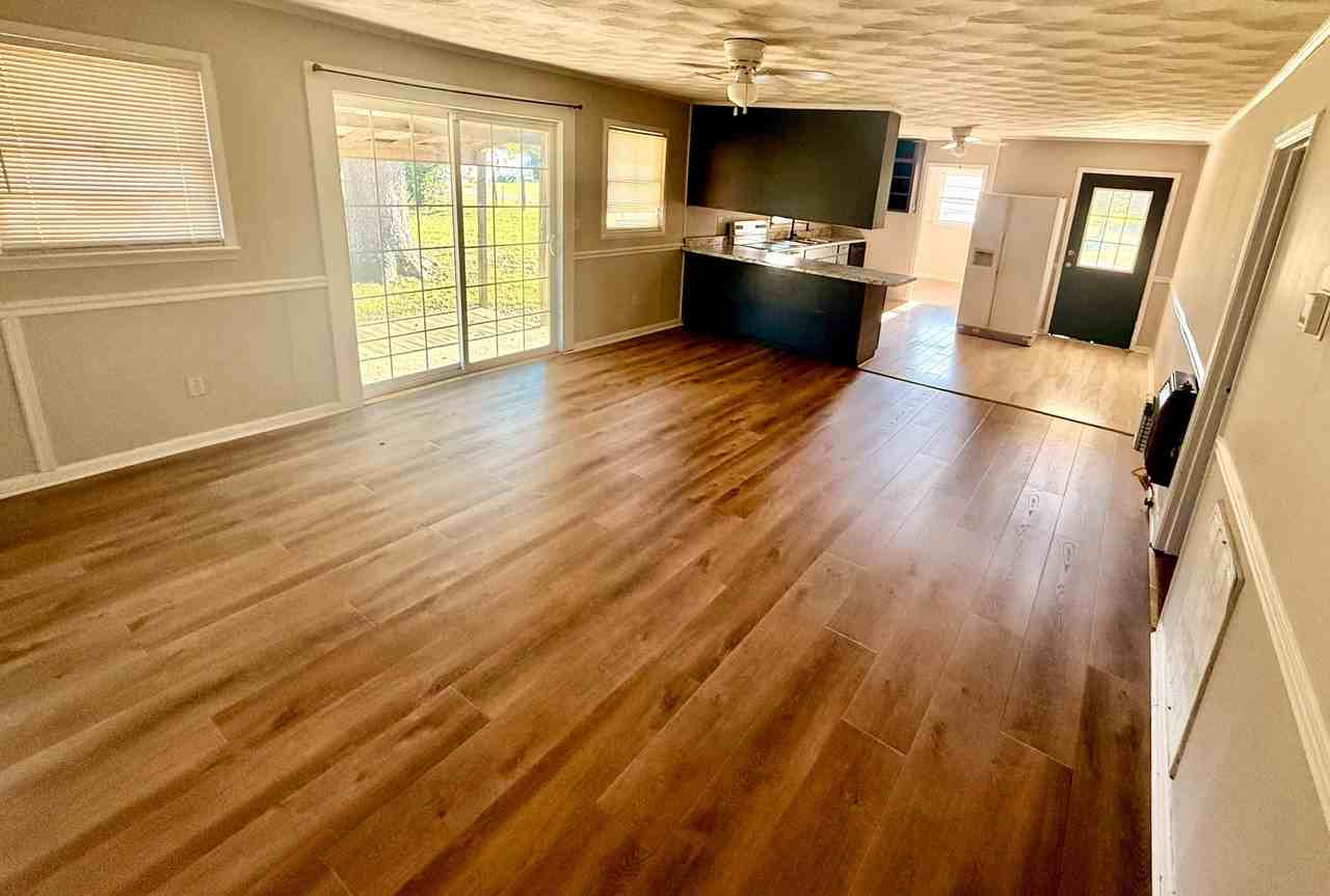 1562 Lowery Rd Ne - Photo 4 of 10