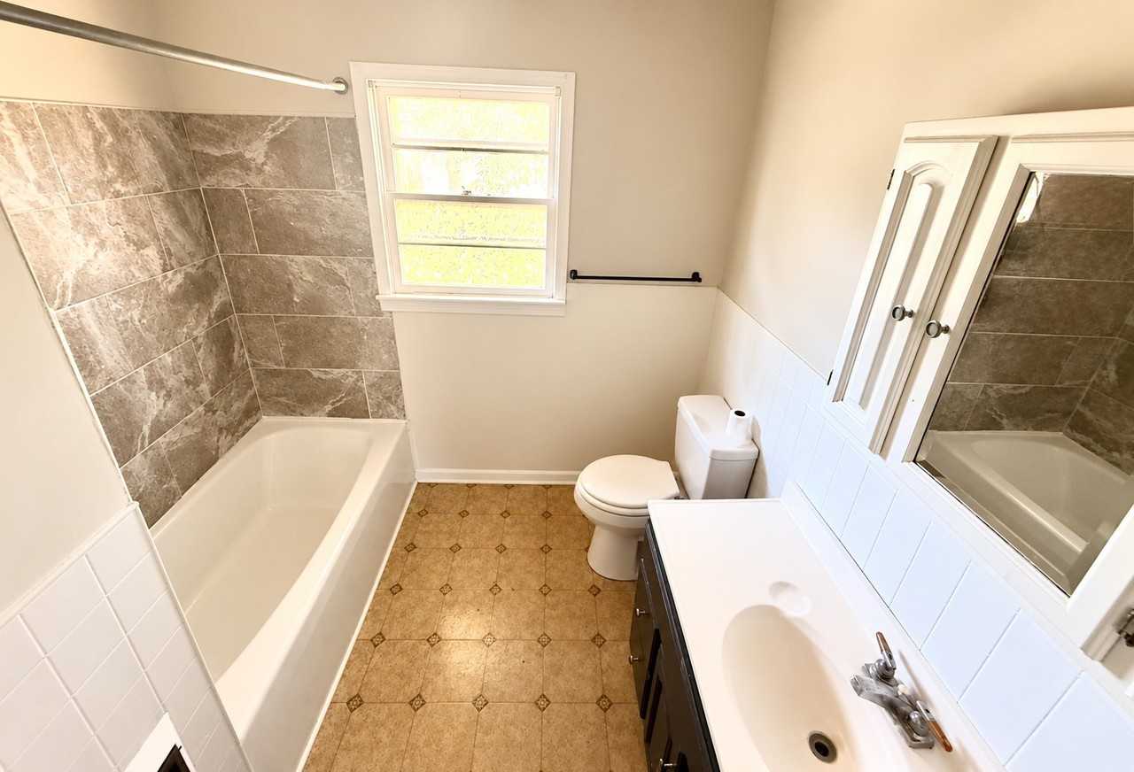 1562 Lowery Rd Ne - Photo 7 of 10