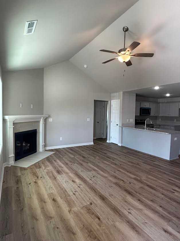 404 Grand Oaks Dr - Photo 2 of 16
