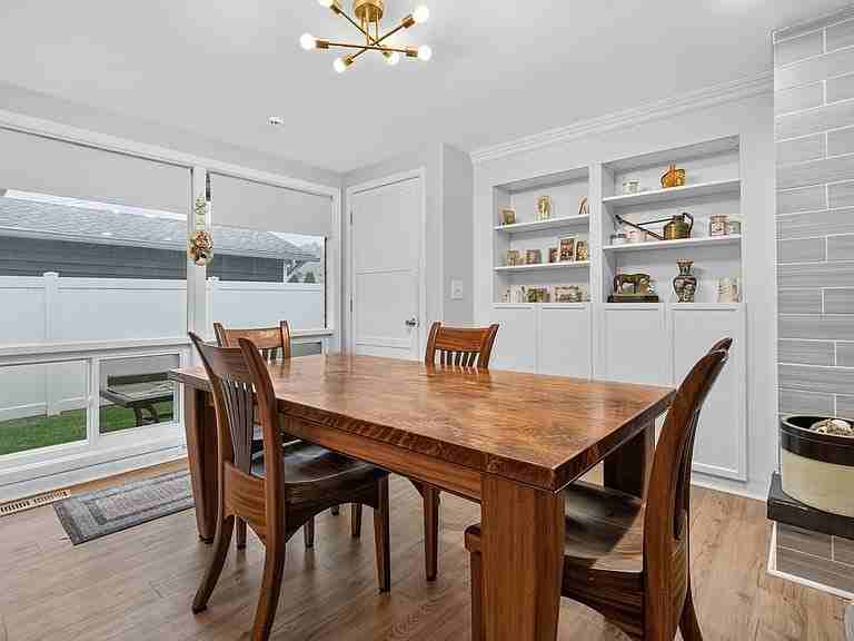 2594 Franklin St - Photo 5 of 7