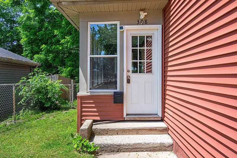 308 N State St - Photo 2 of 16