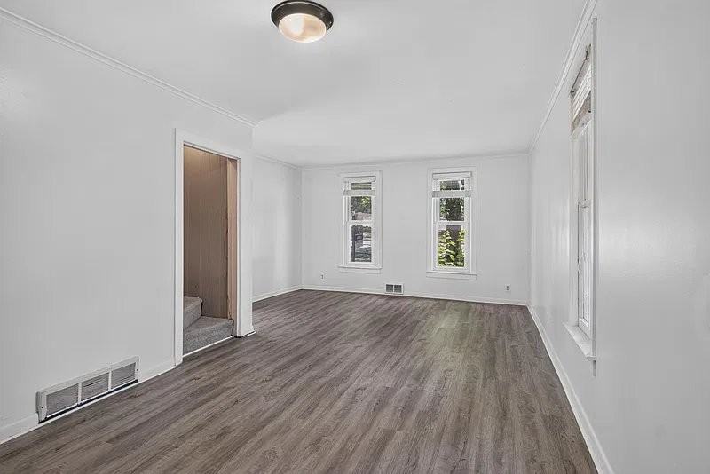 308 N State St - Photo 3 of 16