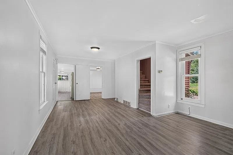 308 N State St - Photo 4 of 16