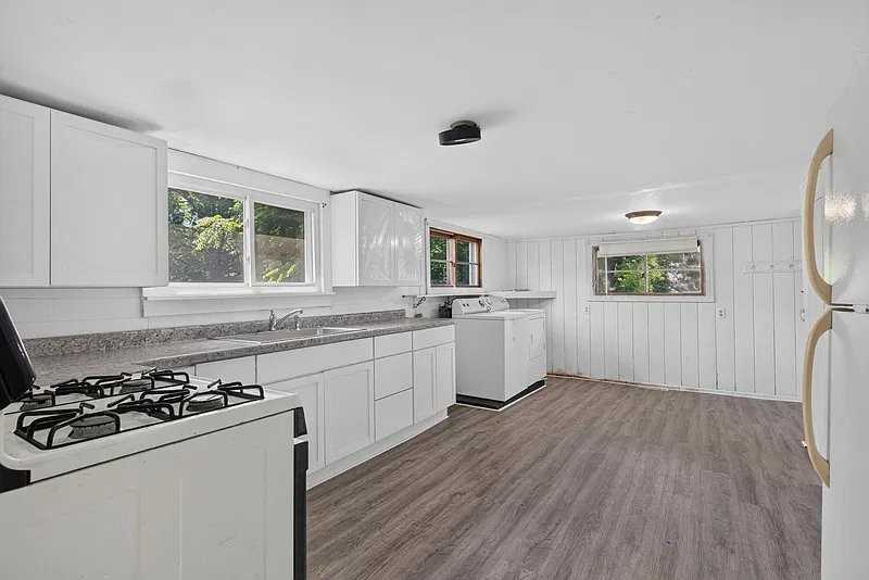 308 N State St - Photo 7 of 16