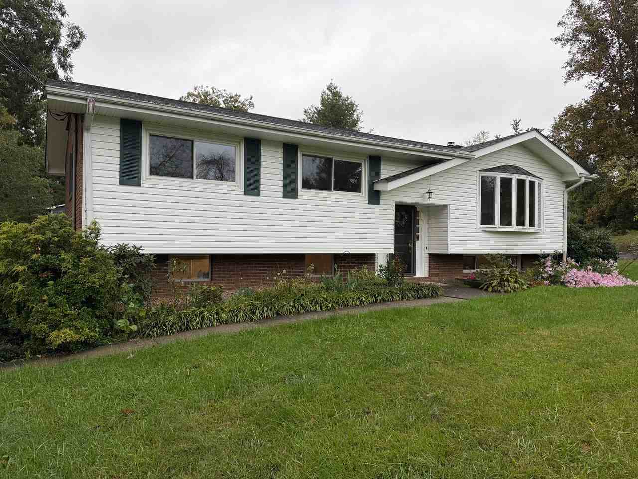 1 Belmont Dr - Photo 3 of 20