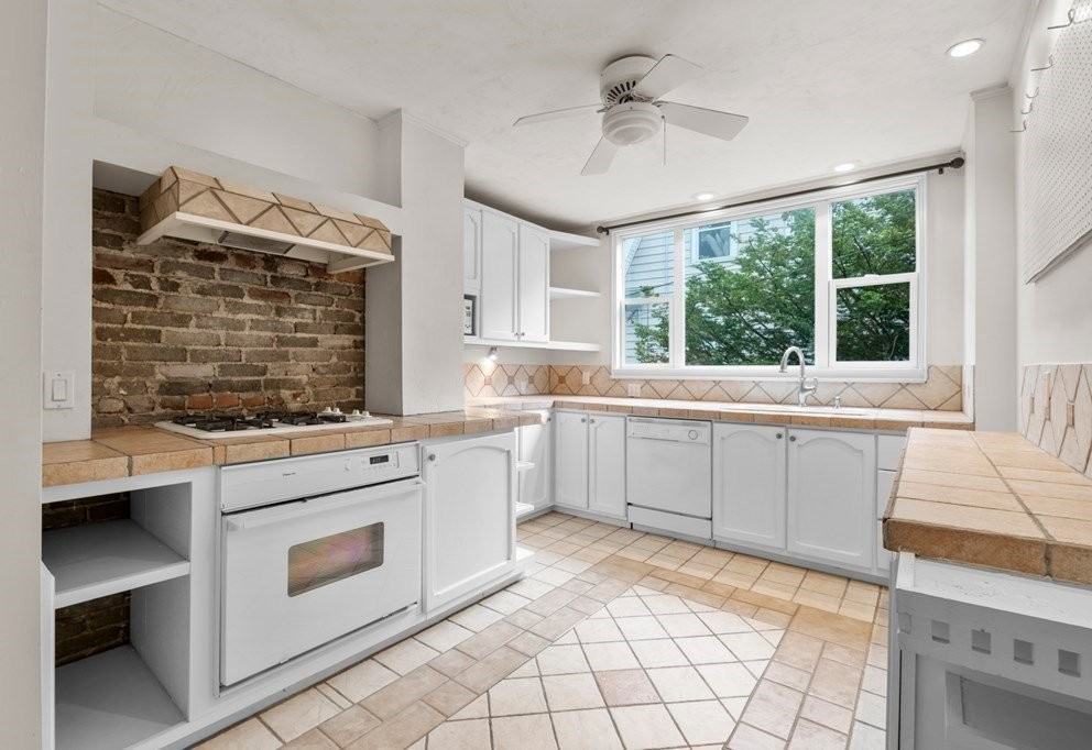 59 Brooksdale Rd #1 - Photo 4 of 16