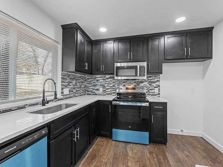 2506 Holt Rd - Photo 3 of 8
