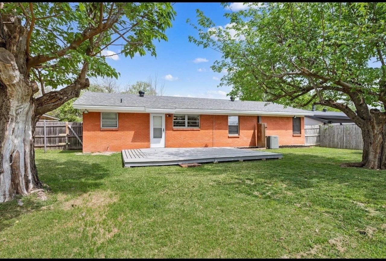 2805 Yates St - Photo 2 of 20