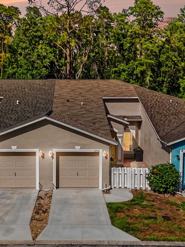 12514 Hollybrook Ln - Photo 2 of 14