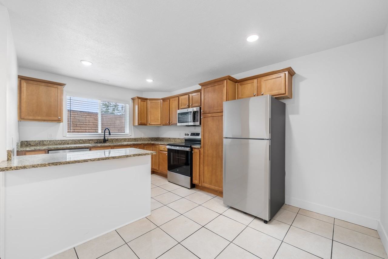 1154 E Glorieta Dr - Photo 5 of 20
