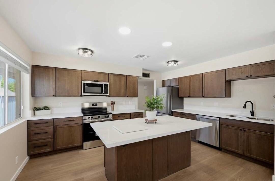 252 E 9th Dr - Photo 3 of 10