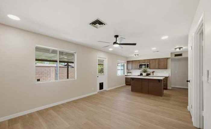 252 E 9th Dr - Photo 4 of 10