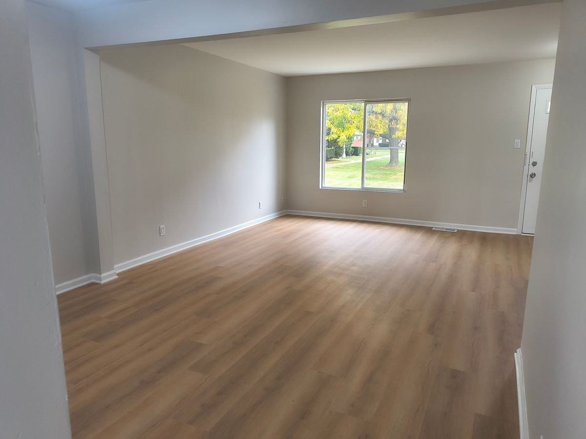 419 Standish Ct - Photo 2 of 10