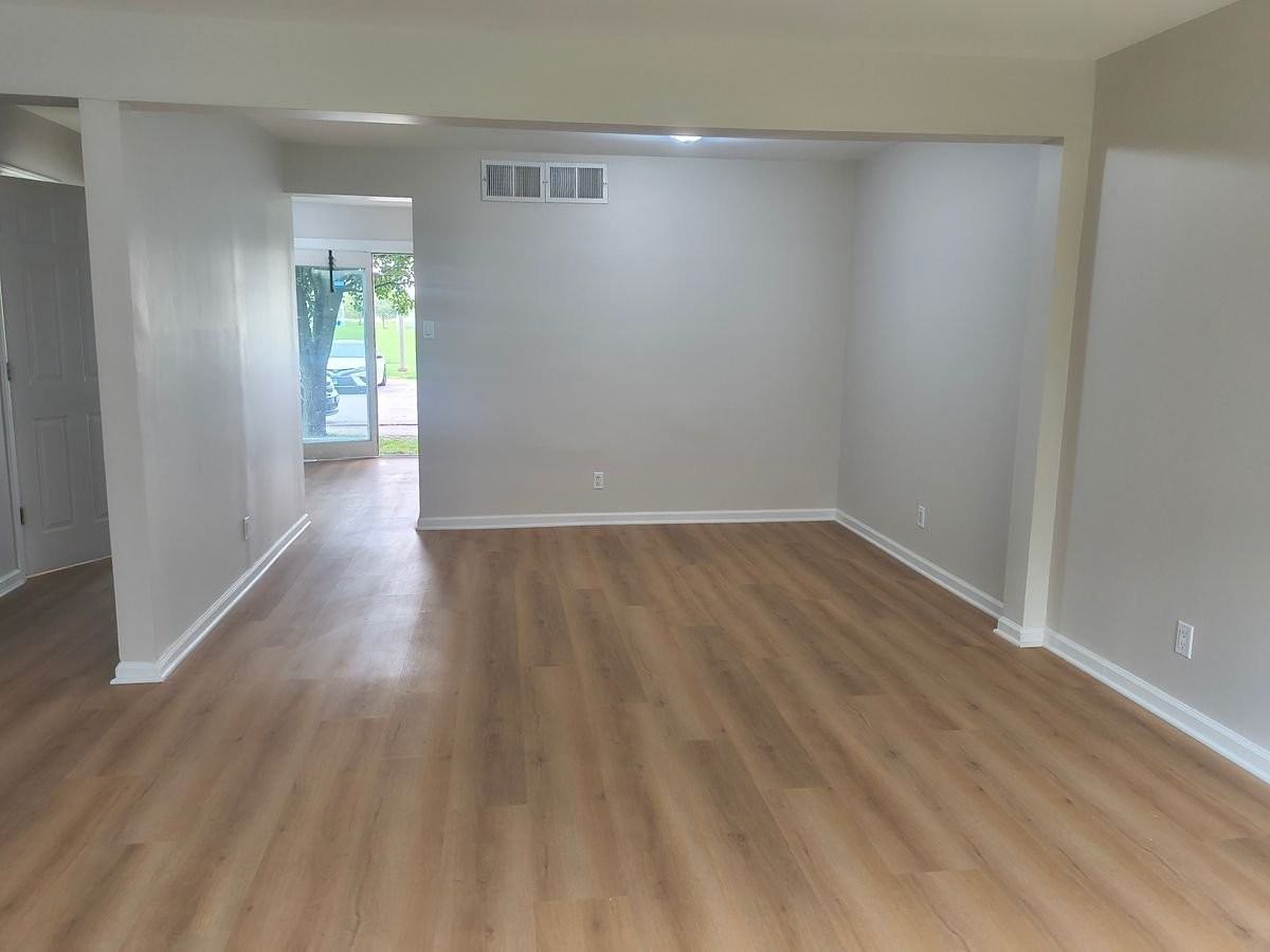 419 Standish Ct - Photo 3 of 10