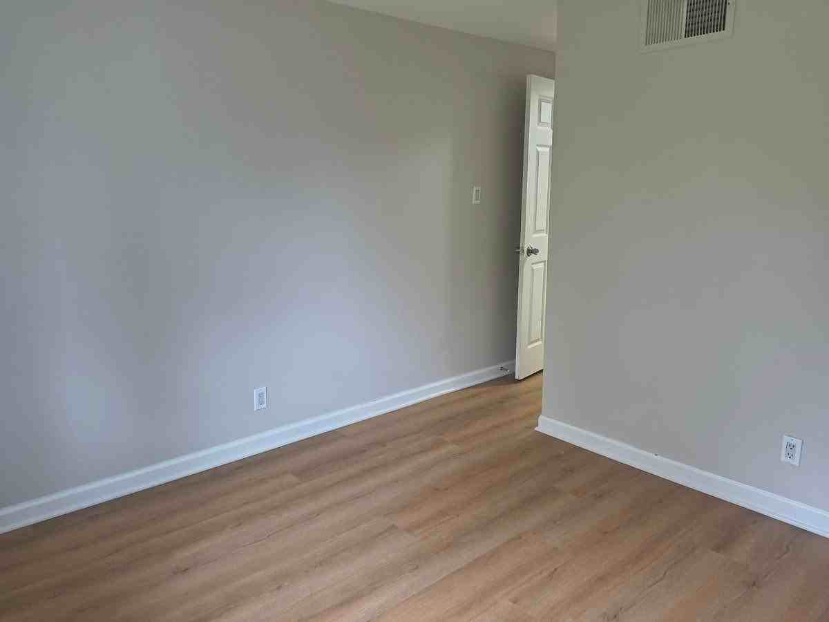 419 Standish Ct - Photo 4 of 10