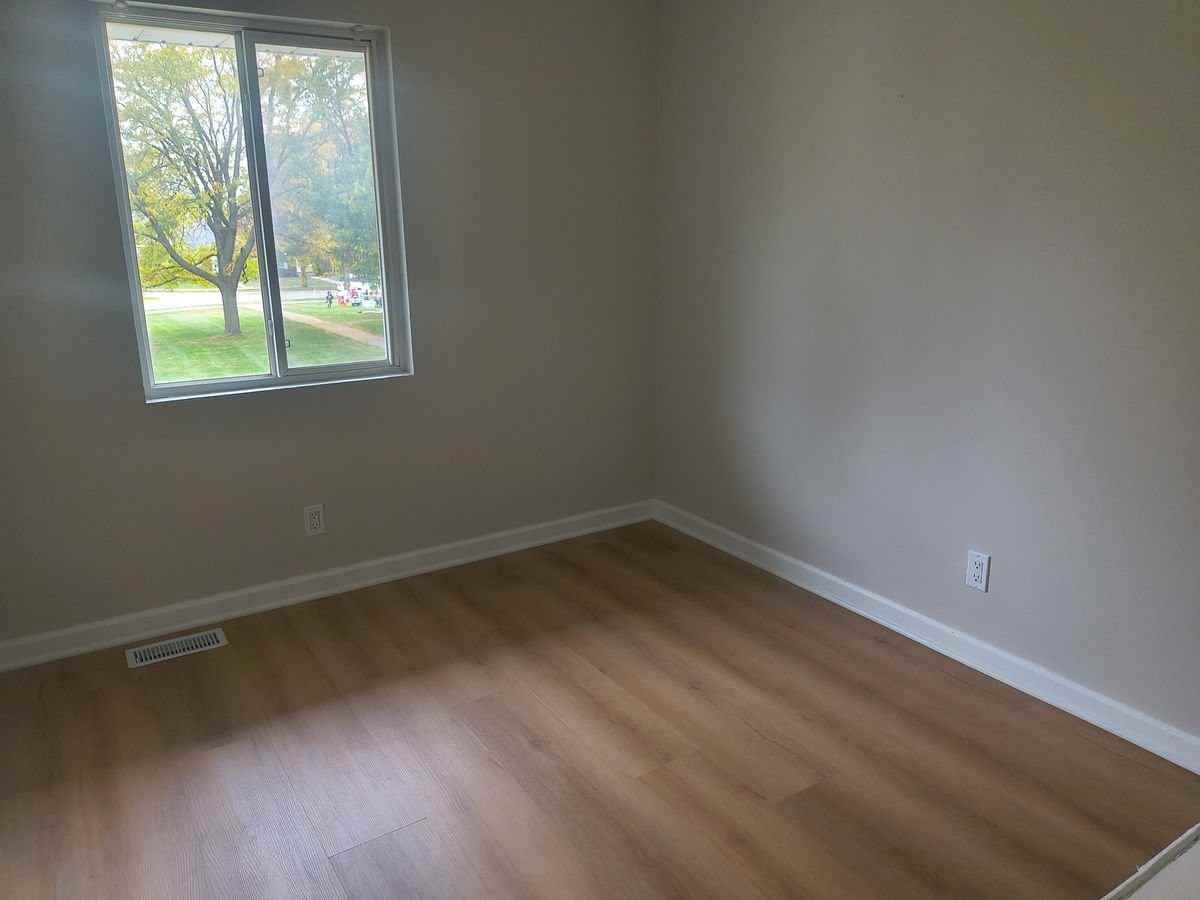 419 Standish Ct - Photo 5 of 10