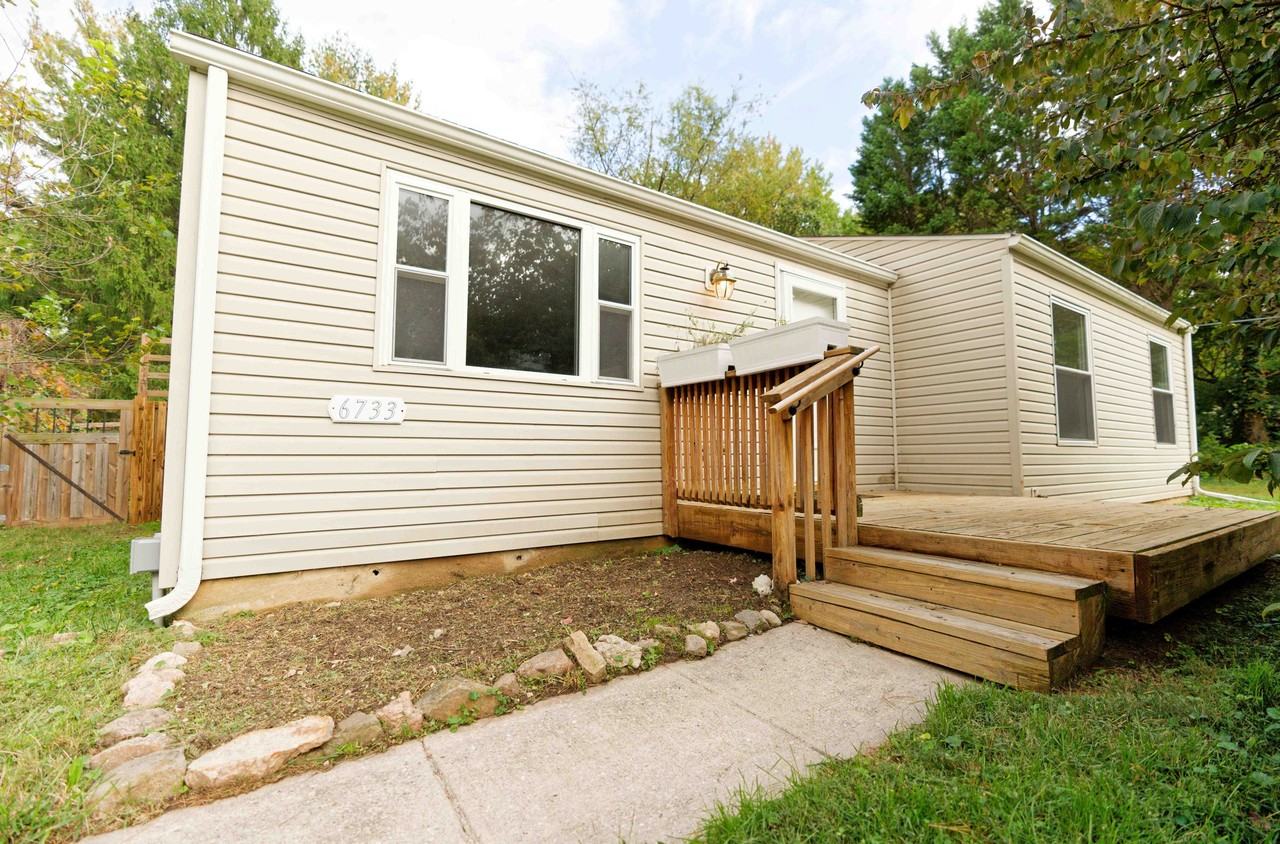 6733 Pyramid Way - Photo 2 of 20