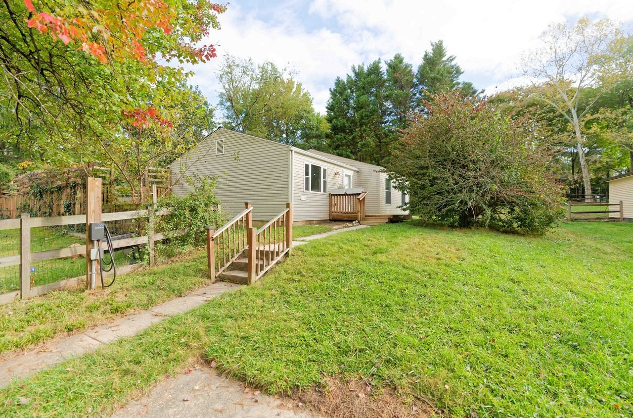 6733 Pyramid Way - Photo 4 of 20
