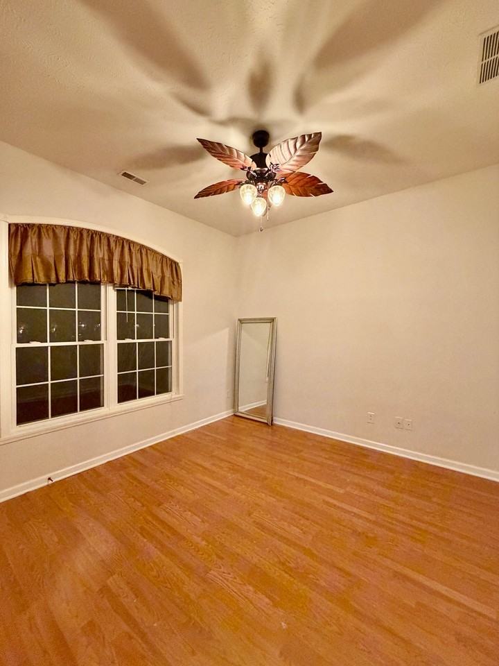 2019 Woodfield Dr - Photo 2 of 16