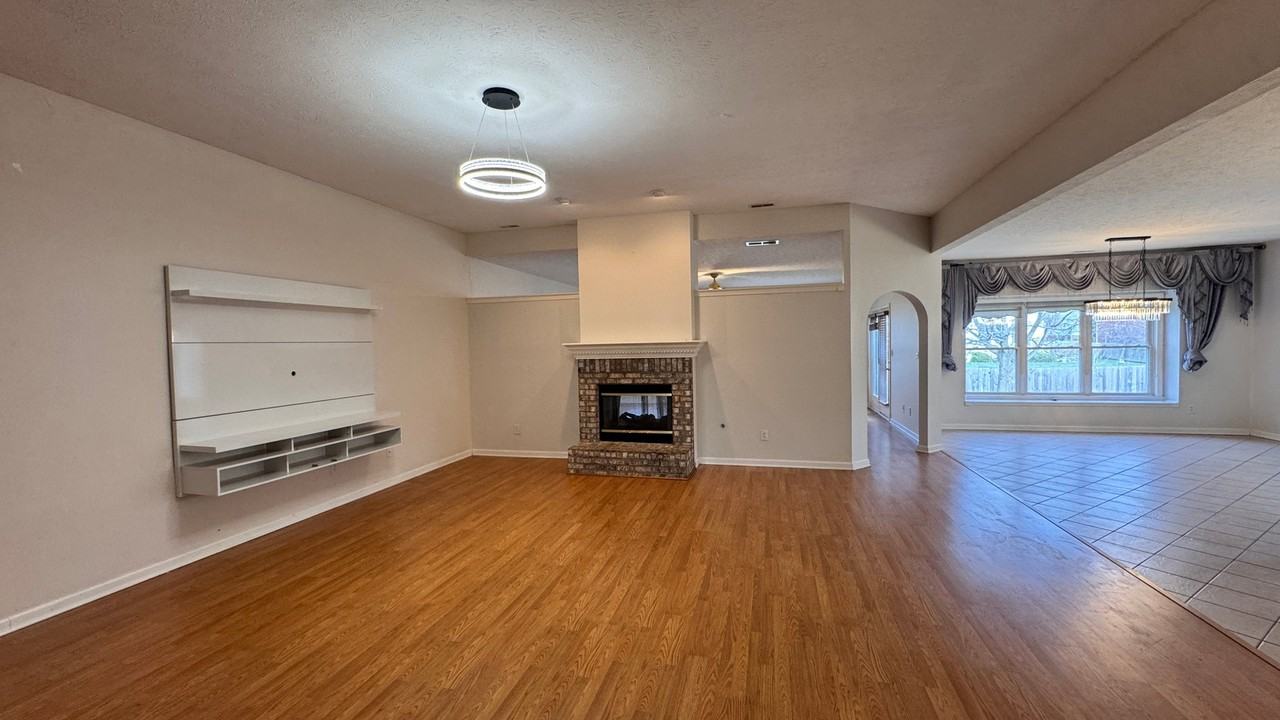 2019 Woodfield Dr - Photo 3 of 16